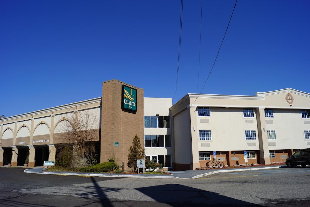 Quality Inn & Conference Center Maple Shade Exterior foto